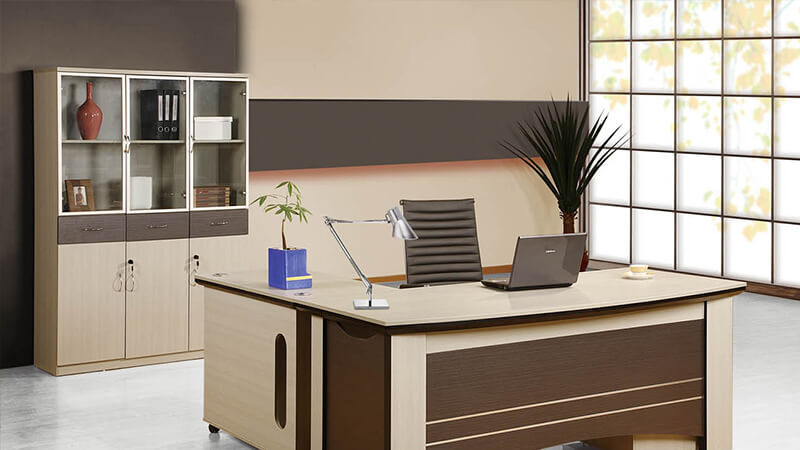 Phía sau bàn làm việc nên có bức tường vựa chãi