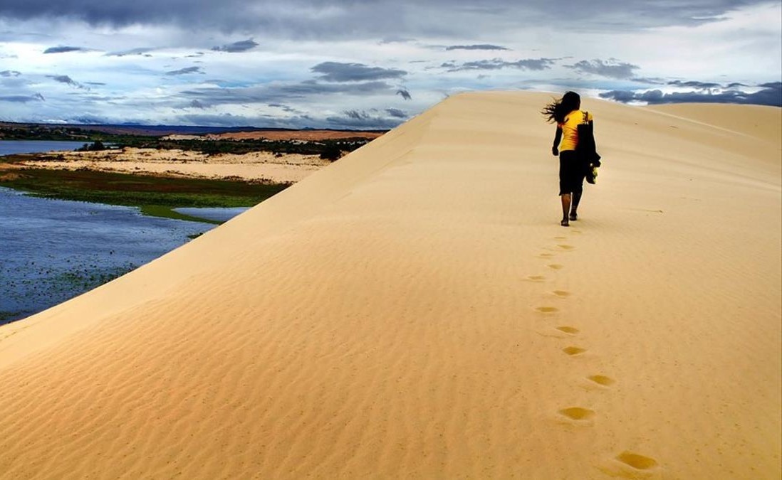 Nữ sinh năm 1976 thuộc tuổi Bính Thìn, ngũ hành Sa Trung Thổ