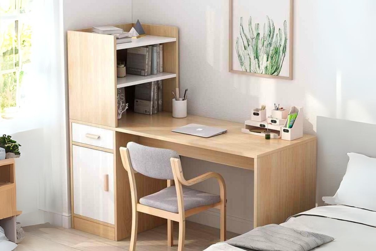 Việc bố trí không gian xung quanh bàn làm việc cũng cần được chú trọng