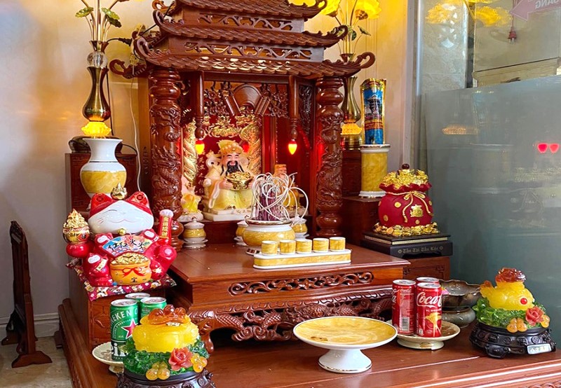 Ban thờ Thần Tài giữ vai trò quan trọng trong phong thủy nhà ở, đặc biệt với những gia đình làm ăn, buôn bán