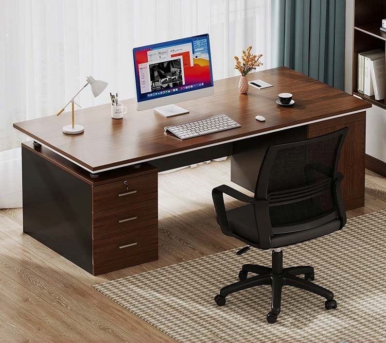 Giữ bàn làm việc ngăn nắp để tăng sinh khí