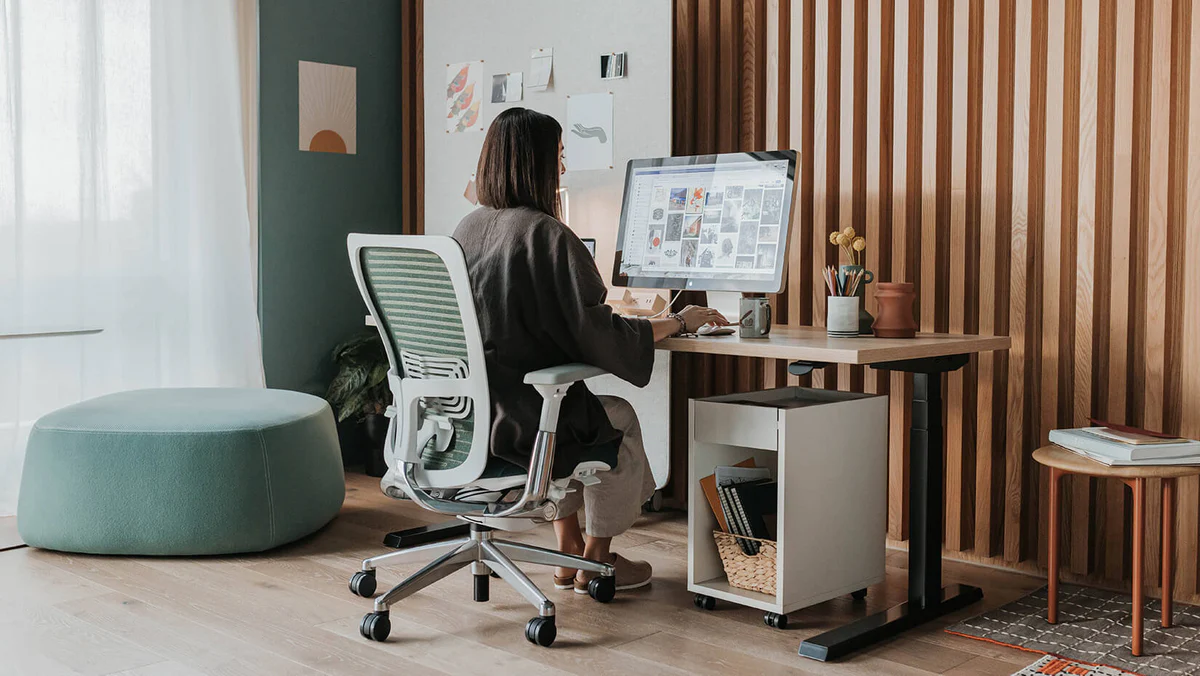 Không gian làm việc cần đảm bảo đầy đủ ánh sáng và gọn gàng