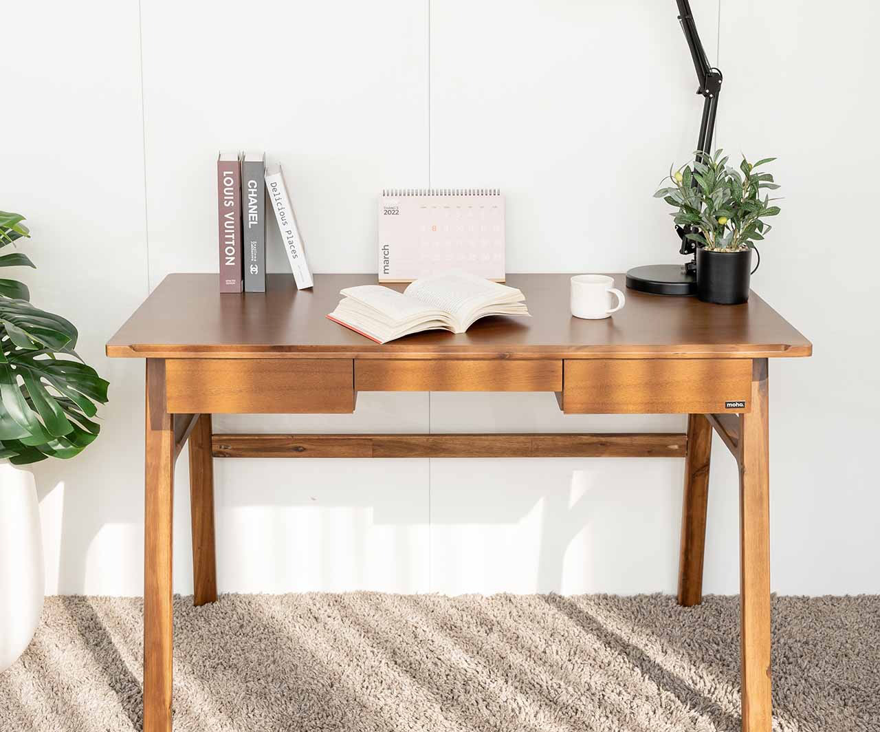 Nữ Tân Mùi hợp với bàn làm việc hình vuông hoặc chữ nhật, sắp xếp gọn gàng và tối giản 