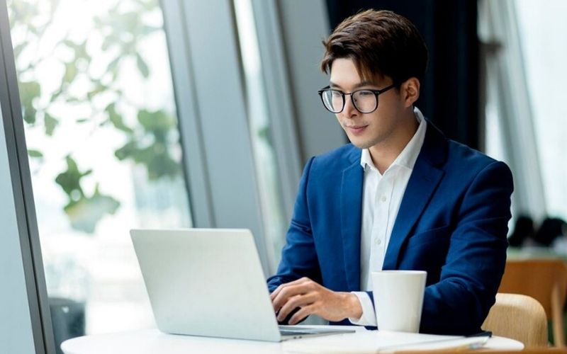 Mệnh Hỏa của tuổi Ất Hợi 1995 cần chọn hướng bàn thuộc hành Thổ hoặc Kim để được tương sinh, tương trợ tốt 