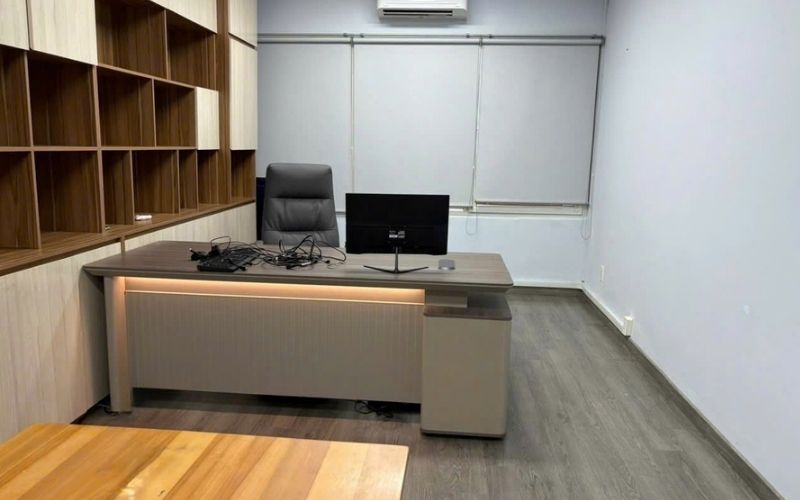 Hướng đặt bàn Tây Bắc giúp kích hoạt các mối quan hệ, từ đó cải thiện hiệu quả làm việc và vận khí tài lộc