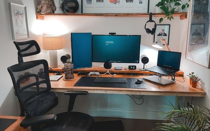 Bài trí bàn làm việc hợp phong thủy để thu hút năng lượng, tăng may mắn cho nữ sinh năm 2004