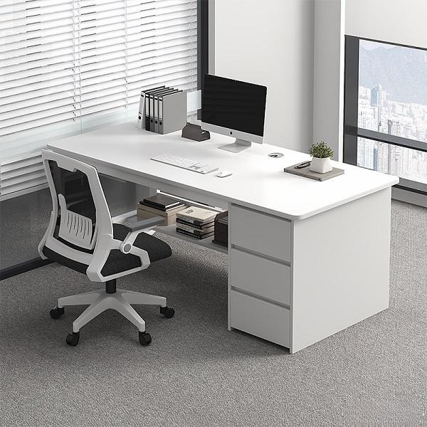 Nam 1979 nên chọn bàn làm việc có hình chữ nhật vuông vắn