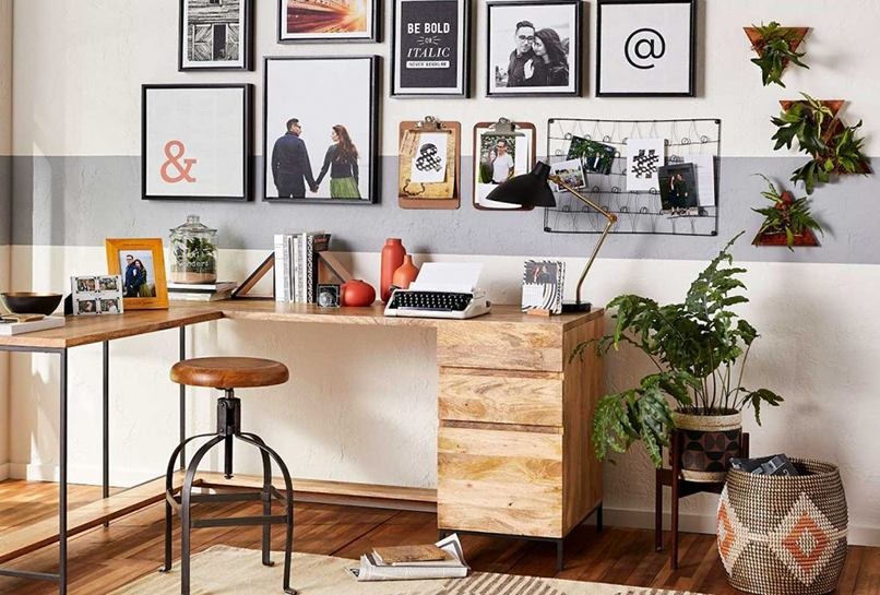 Nữ Canh Ngọ nên trang trí bàn làm việc với đồ vật, màu sắc thuộc hành Thổ và Hỏa