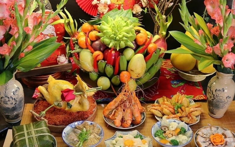 Mâm cúng mặn thể hiện lòng biết ơn và mong cầu sung túc, đủ đầy cho gia đình