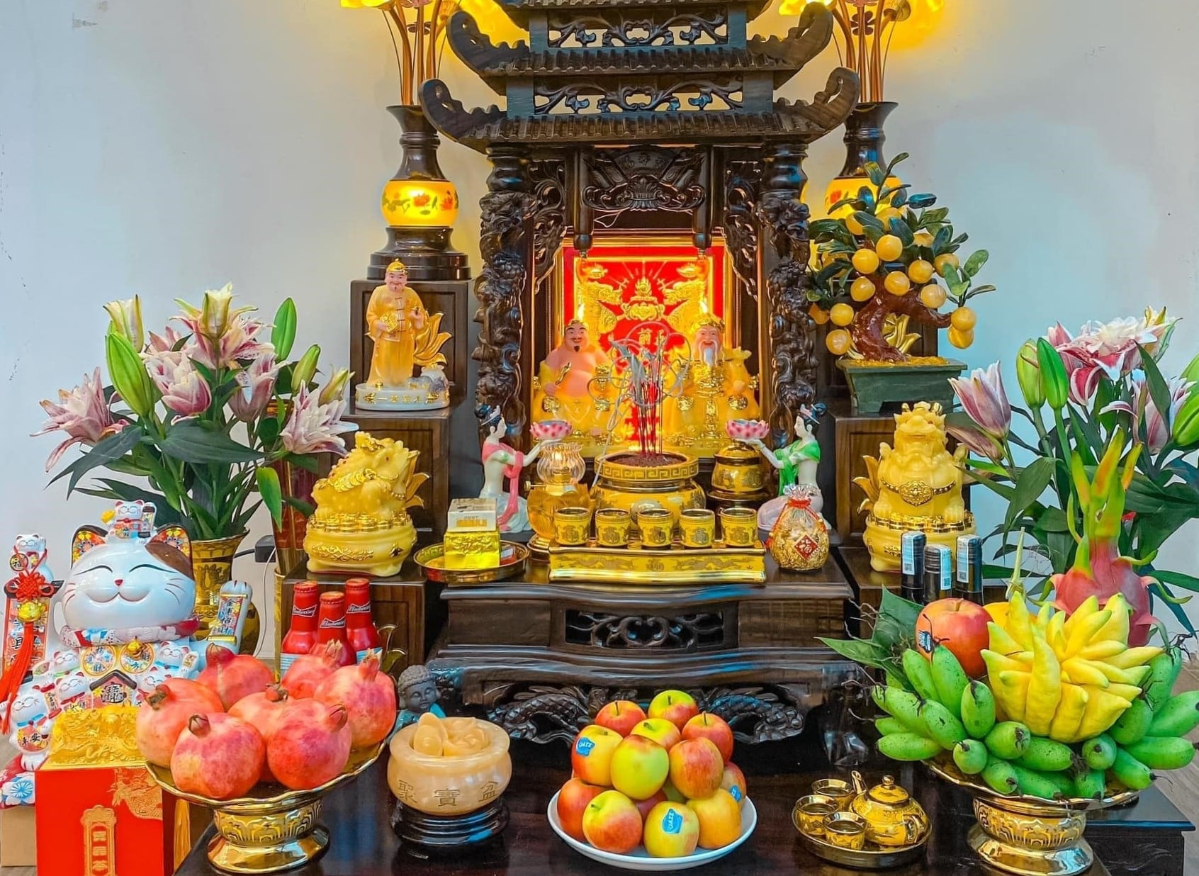 Không gian đặt ban thờ cần sạch sẽ, khô ráo và tựa lưng vào tường chắc chắn