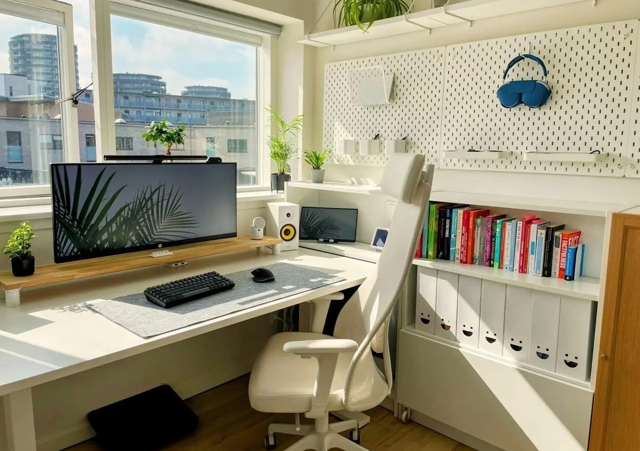 Không gian bàn làm việc cần gọn gàng, ngăn nắp để duy trì dòng khí tích cực