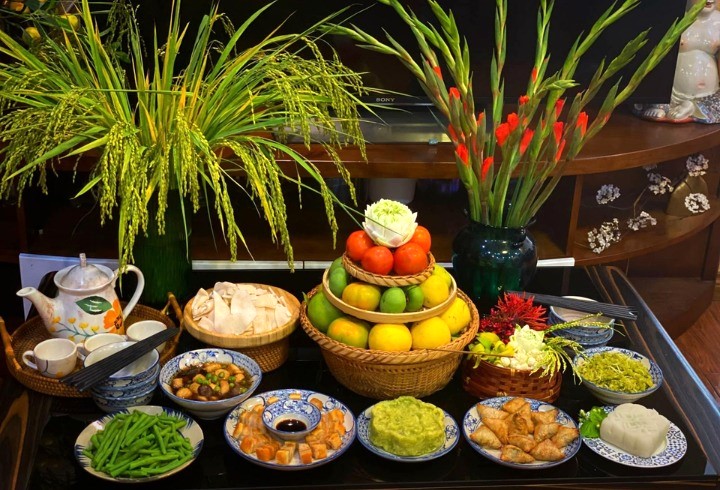 Nhiều gia đình cúng mùng 1 tháng 12 âm lịch tại gia