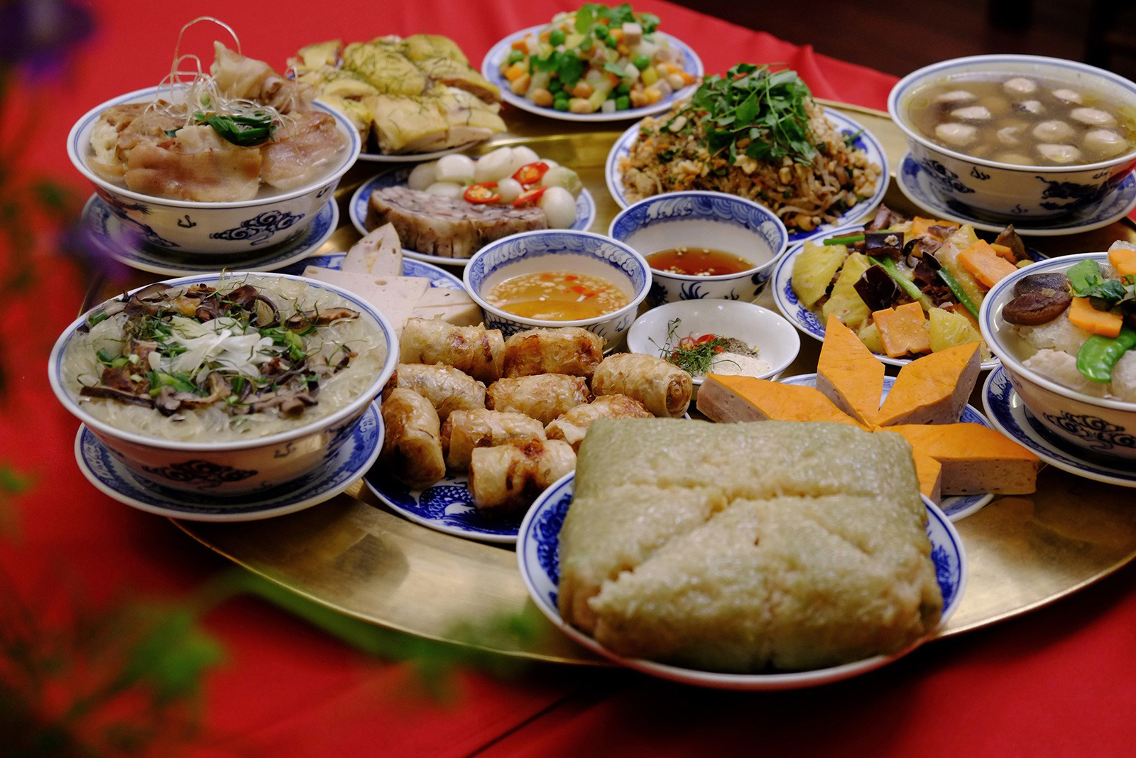 Mâm cúng mùng 1 Tết miền Bắc thường được chuẩn bị rất cầu kỳ