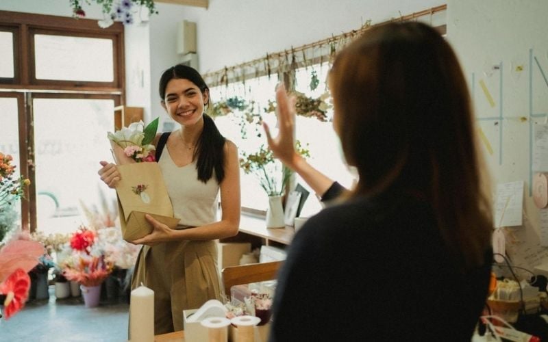 Người mở hàng hợp tuổi chính là “chìa khóa vàng” mở ra vận khí tốt cho cả năm kinh doanh