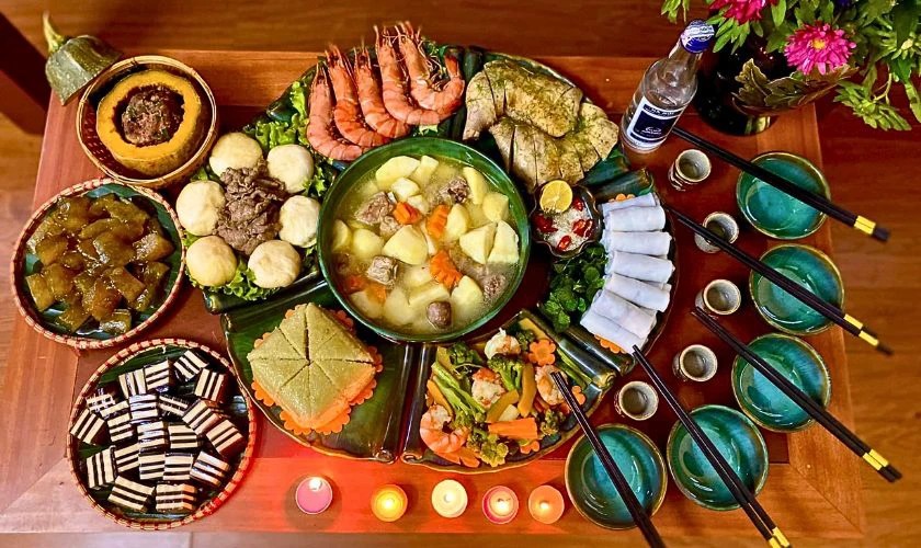 Mâm cúng mùng 2 Tết đơn giản hơn mùng 1 nhưng vẫn cần đầy đủ các món lễ vật cơ bản