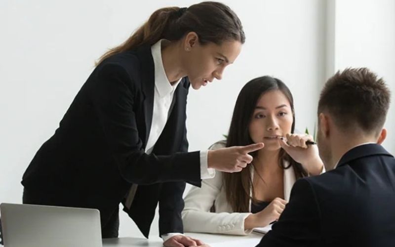 Tránh xung khắc để công việc thuận buồm xuôi gió - người tuổi Quý Sửu nên cân nhắc kỹ trước khi hợp tác làm ăn năm 2026