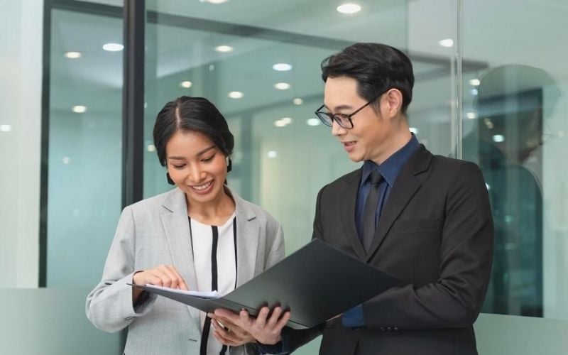 Khi chọn đối tác làm ăn, người tuổi 1989 Kỷ Tỵ nên cân nhắc kỹ mệnh và tuổi để tránh rủi ro không đáng có (