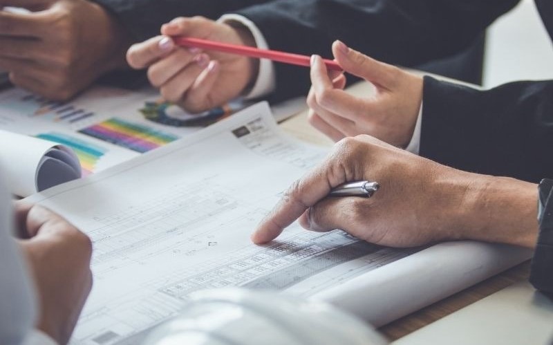 Bạn nên triển khai dự án quy mô vừa, tránh mở rộng quá nhanh với đối tác xung tuổi trong năm 2026