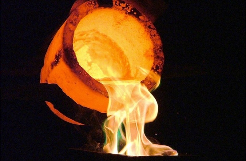 Người sinh năm 2000 Canh Thìn mang nạp âm Bạch Lạp Kim 