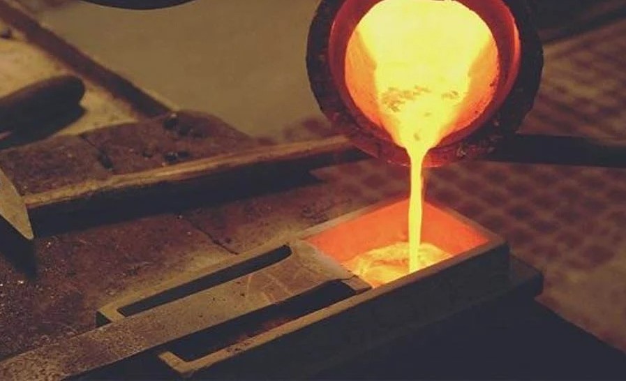 Người sinh năm 2000 thuộc tuổi Canh Thìn, mang mệnh Bạch Lạp Kim