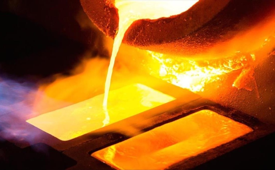 Người sinh năm 2001 thuộc tuổi Tân Tỵ, mang mệnh Bạch Lạp Kim