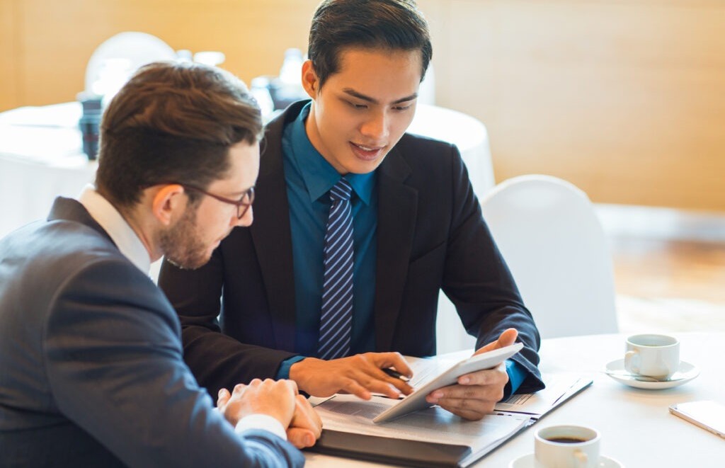 Bạn nên chọn lựa đối tác có kinh nghiệm hoặc năng lực bổ trợ