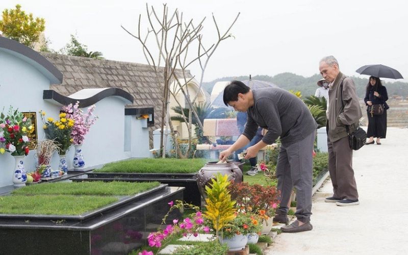 Ngày nay, nhiều gia đình coi việc con rể đi tảo mộ nhà vợ là hành động thể hiện lòng hiếu thảo và tôn trọng người đã khuất 