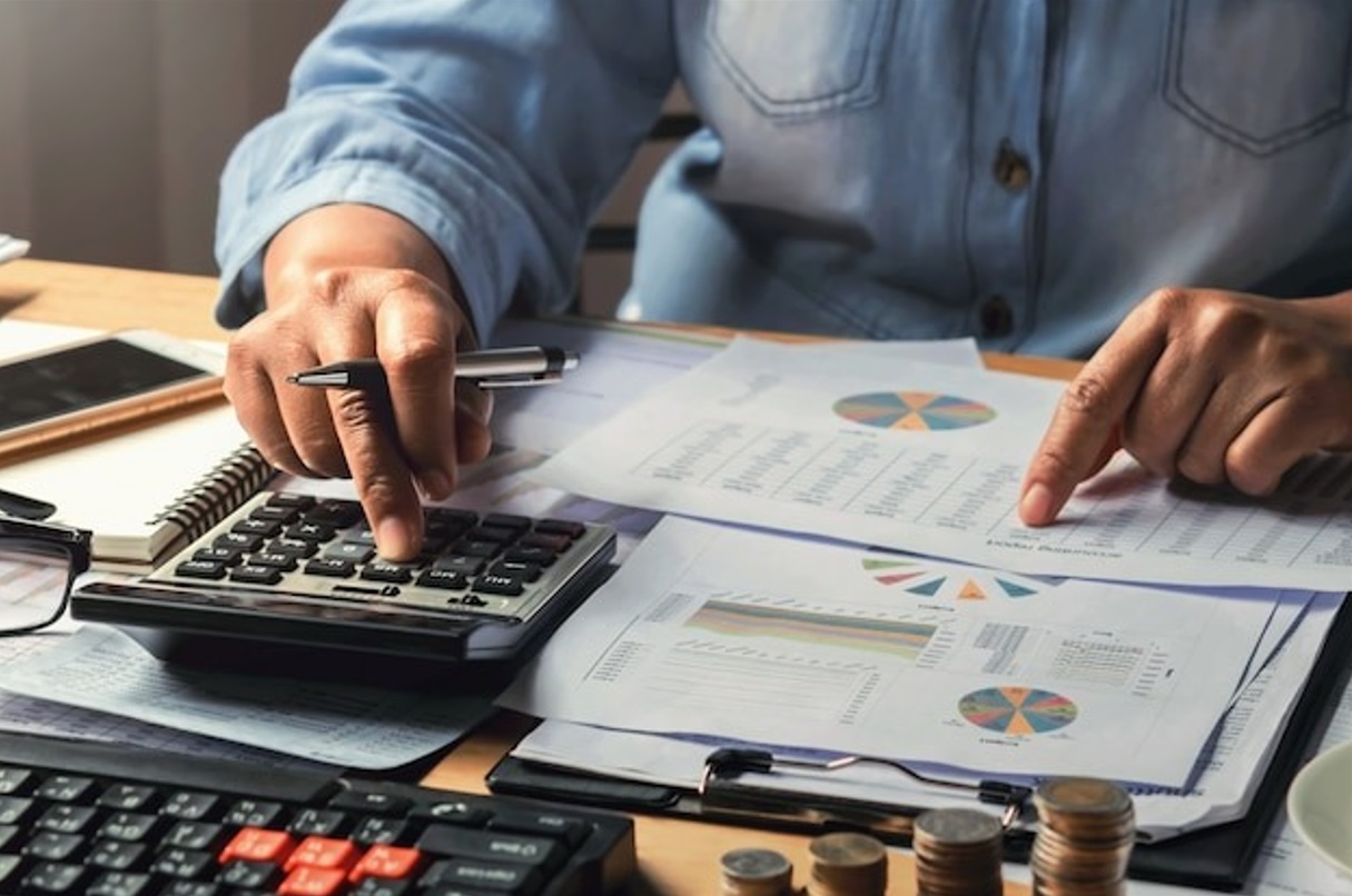 Tuổi Đinh Tỵ nên giữ phong cách làm việc chậm rãi, chắc chắn và hạn chế quyết định vội vàng