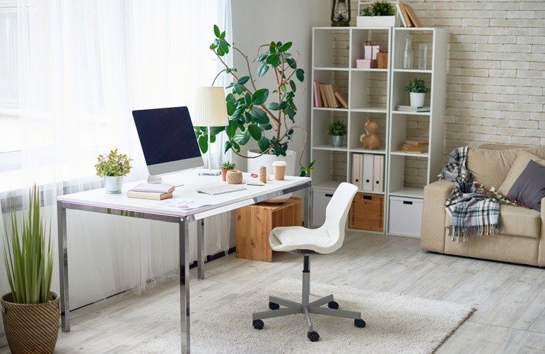 Hướng bàn làm việc của tuổi Mậu Ngọ nên ưu tiên Đông Nam, Nam hoặc Đông để tăng sinh khí