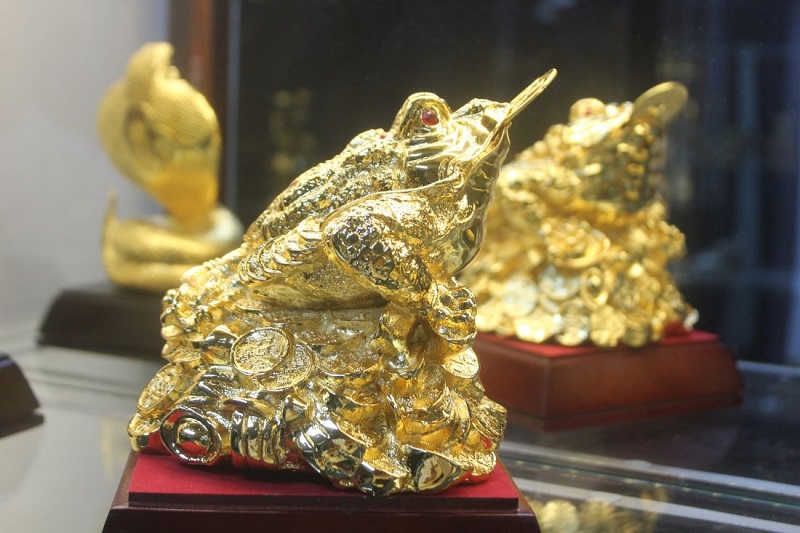 Vật phẩm phong thủy hành Kim sẽ giúp Bính Ngọ tỉnh táo và sáng suốt hơn