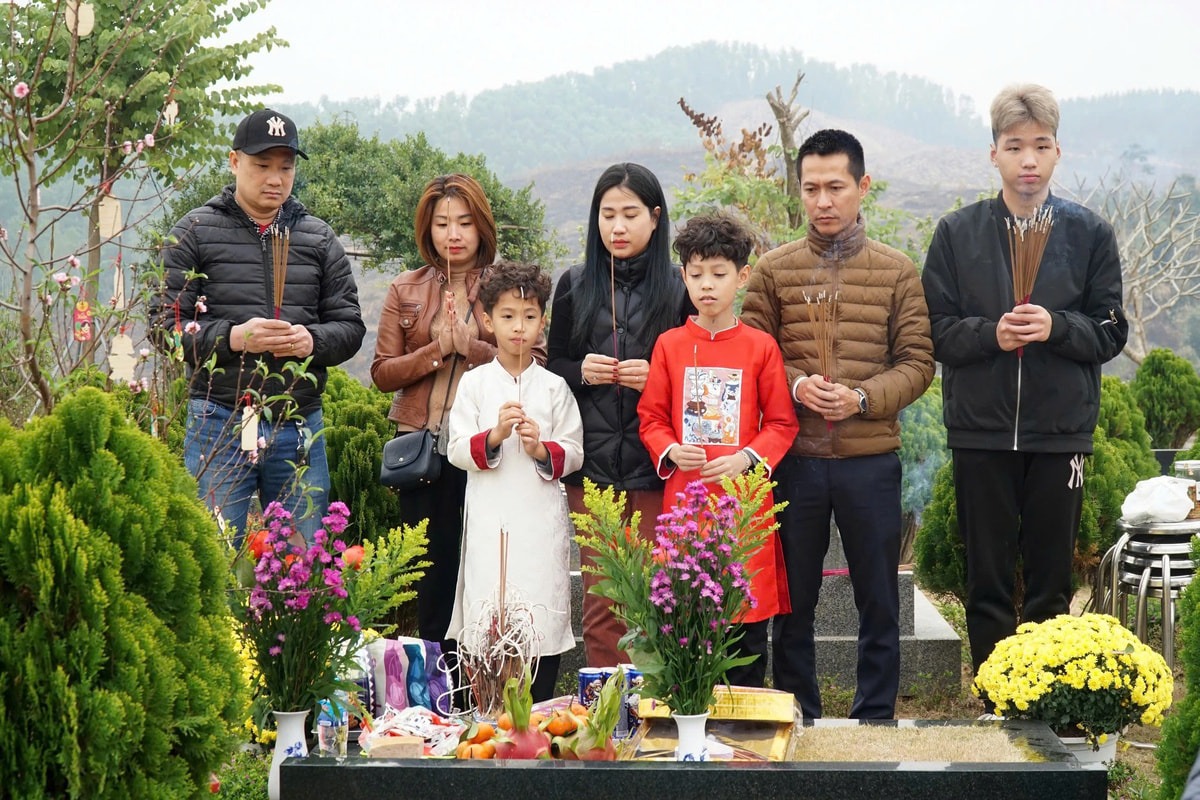 Phong tục tảo mộ phản ánh quan niệm coi trọng cội nguồn, đề cao đạo hiếu