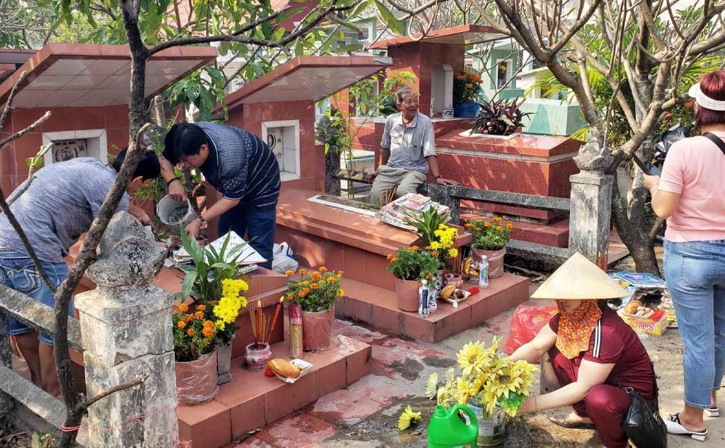 Lễ tảo mộ cuối năm thường thực hiện sau ngày cúng ông Công ông Táo