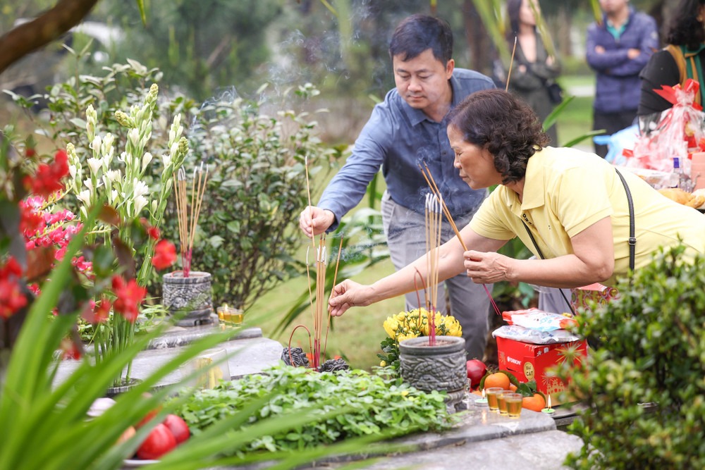 Tục tảo mộ mang ý nghĩa tổng kết và tri ân vào dịp cuối năm