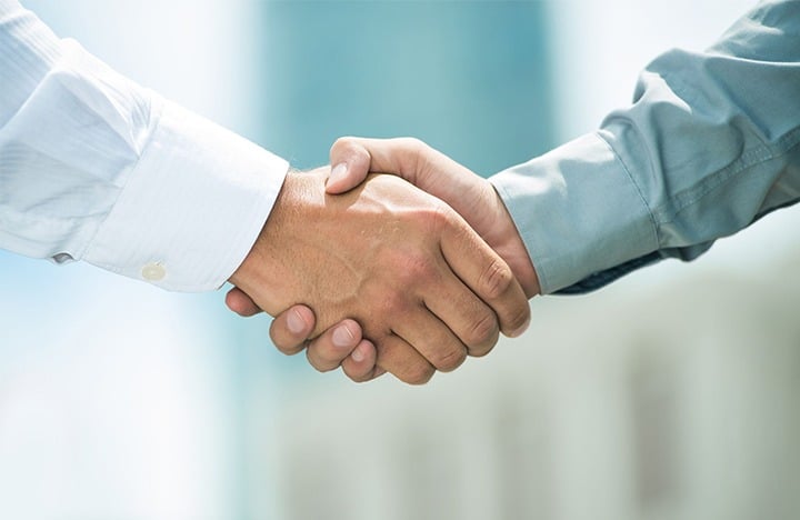 Việc xem xét năng lực thực tế, uy tín cá nhân và mục tiêu chung vẫn đóng vai trò quan trọng trong hợp tác làm ăn