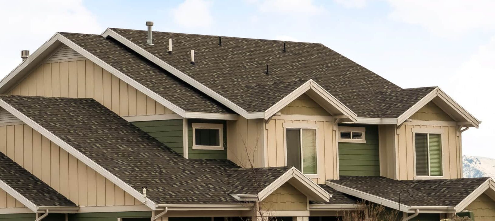 Bên cạnh ngày đẹp, thời tiết là yếu tố cần quan tâm để việc đổ trần được thuận lợi 