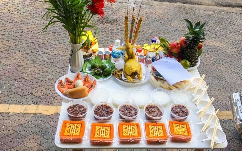 Thực hiện lễ cúng cất nóc cho gia chủ Kỷ Tỵ trong năm 2026