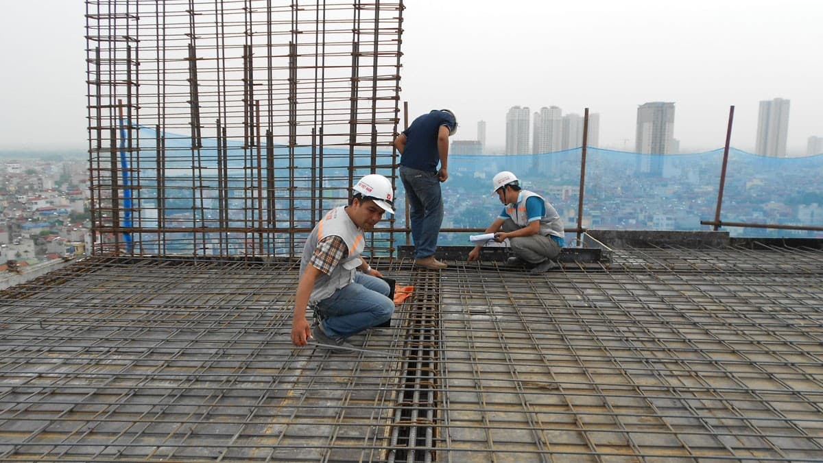 Việc tránh các ngày xấu giúp Ất Mão 1975 yên tâm hơn khi đổ trần lợp mái năm 2026 