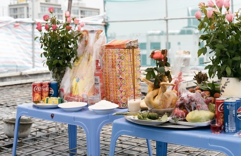 Lễ cúng trước ngày đổ trần, lợp mái nên được chuẩn bị gọn gàng, thành tâm