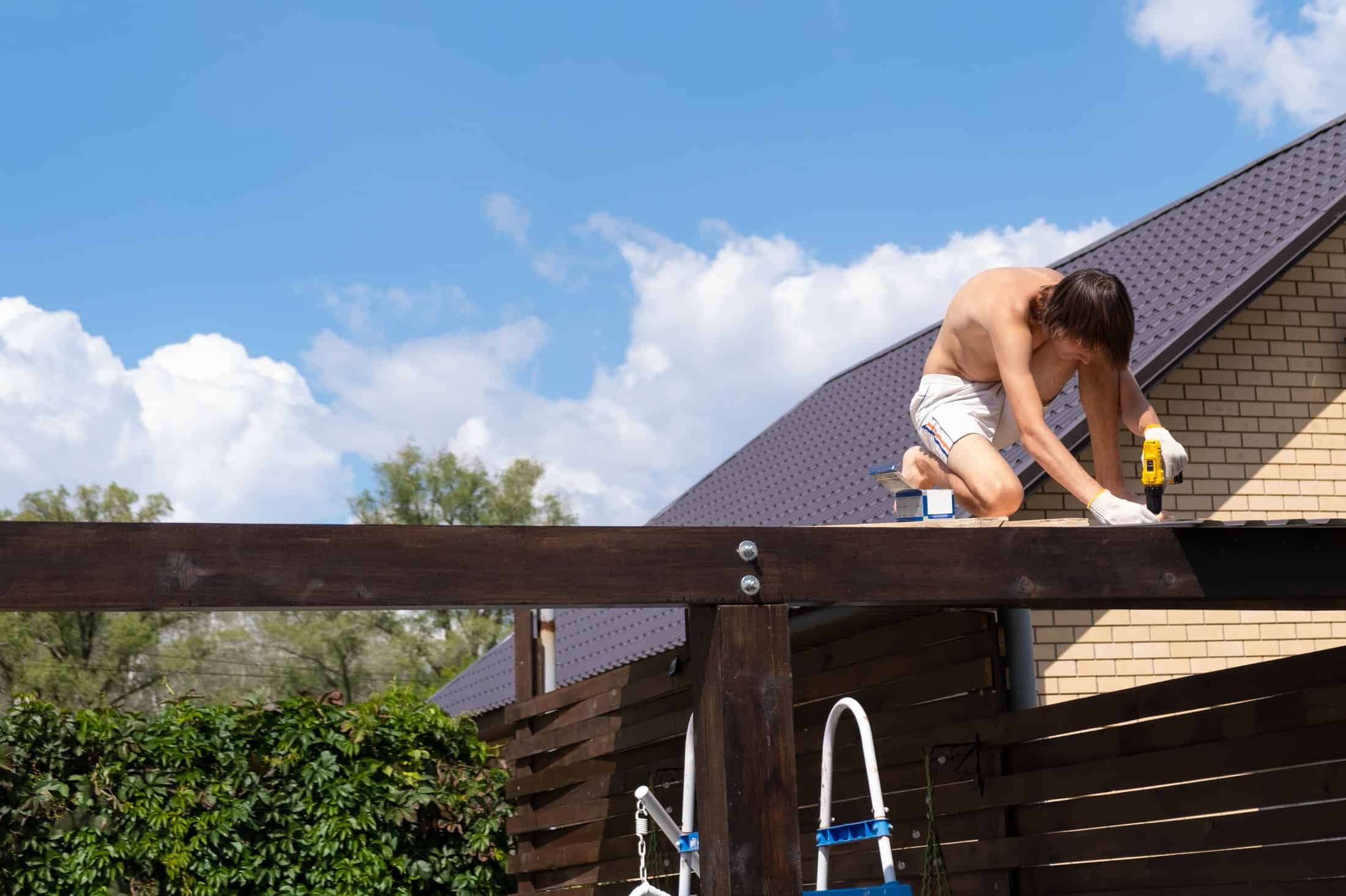 Việc chọn ngày tốt được tin rằng sẽ giúp công việc đổ mái của Đinh Mão 1987 năm 2026 thuận lợi hơn