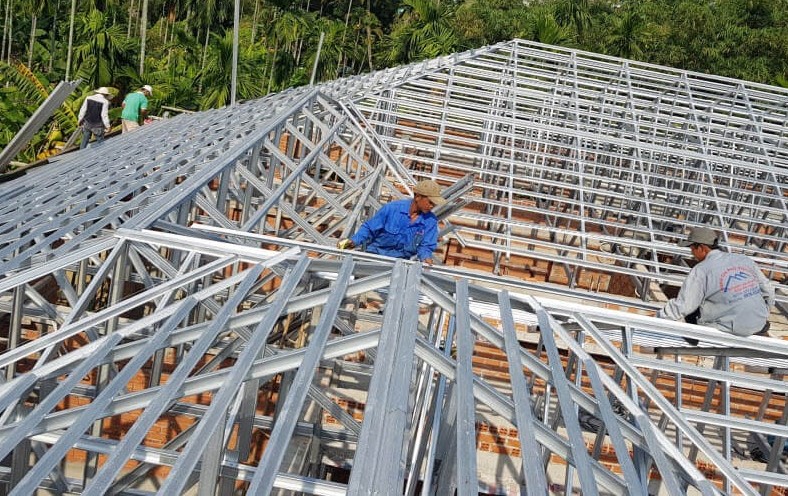 Đổ trần lợp mái là công đoạn khép lại phần kết cấu chính của ngôi nhà