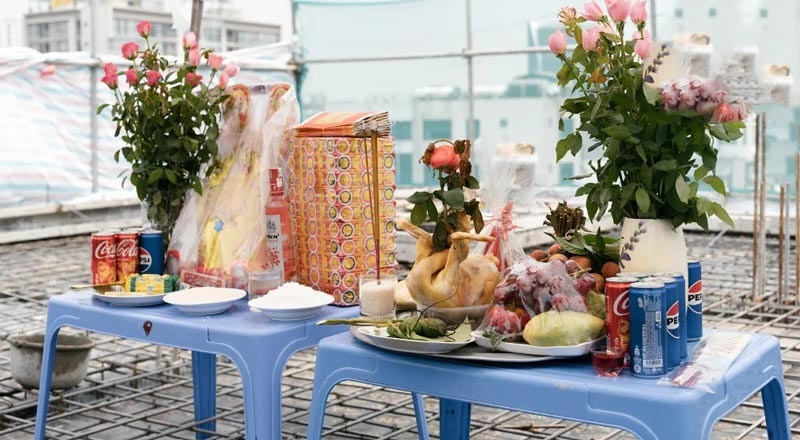 Trước khi đổ mái nên chuẩn bị lễ cúng đơn giản để cầu mong mọi sự thuận lợi