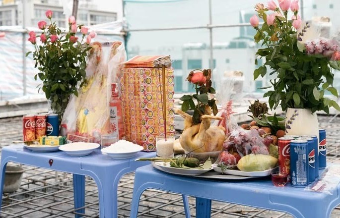 Gia chủ nên chuẩn bị lễ cúng đổ mái đầy đủ và thành tâm