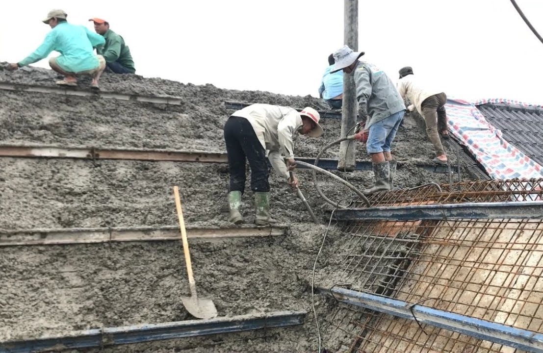 Gia chủ nên ưu tiên chọn giờ hoàng đạo trong ngày để tiến hành đổ trần lợp mái