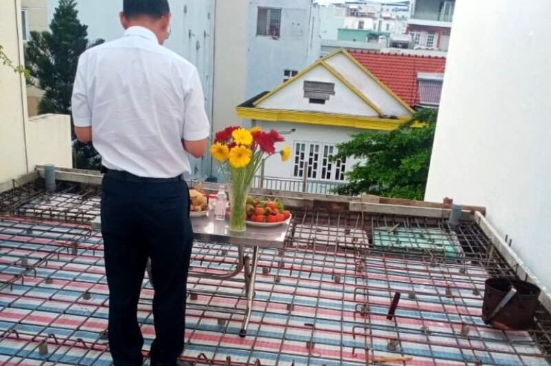 Lễ cúng đổ mái cần được chuẩn bị gọn gàng và thành tâm