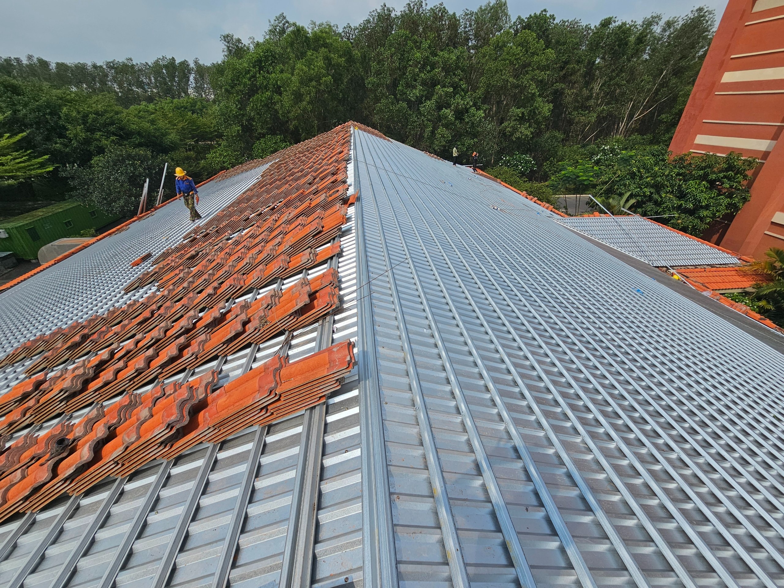 Đổ trần lợp mái vào các ngày có sao xấu, trực xấu cũng sẽ ảnh hưởng đến tiến độ thi công