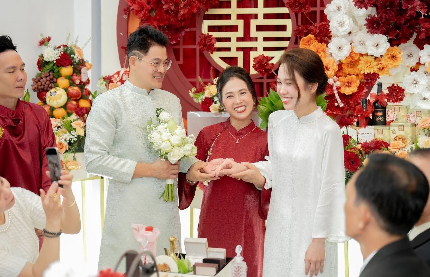 Việc tổ chức vào khung giờ cát lành sẽ giúp cho lễ ăn hỏi diễn ra thuận lợi