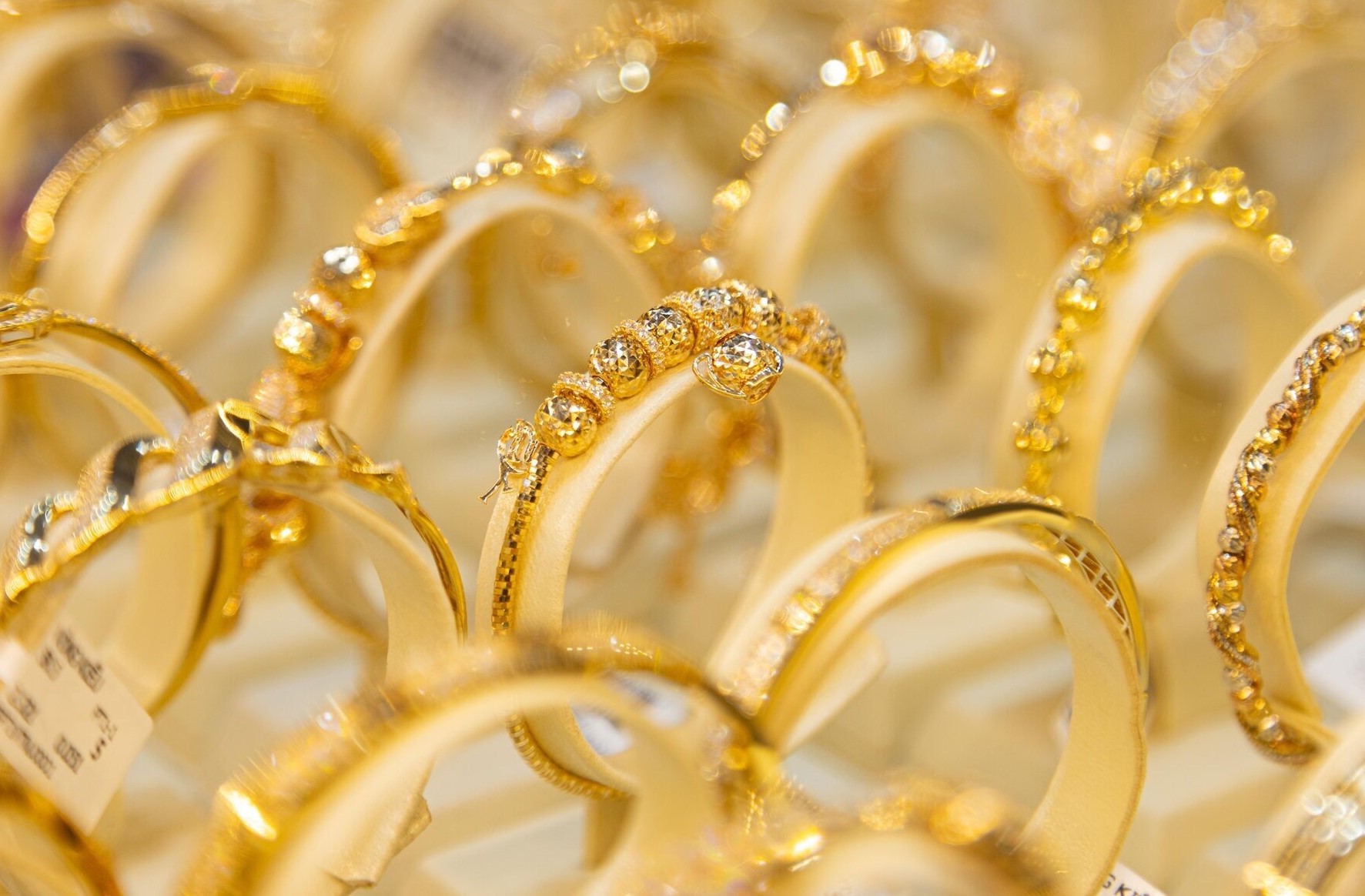 Người tuổi Canh Tuất sinh năm 1970 thuộc mệnh Thoa Xuyến Kim