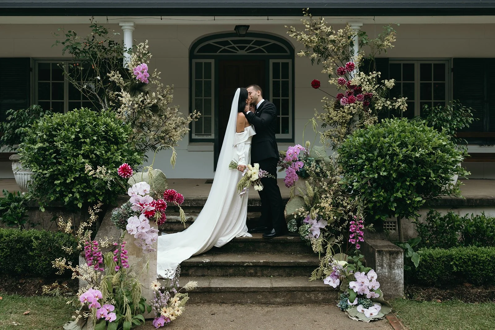 Việc tránh các ngày xấu được tin sẽ giúp hôn nhân Giáp Tuất 1994 có khởi đầu thuận lợi 