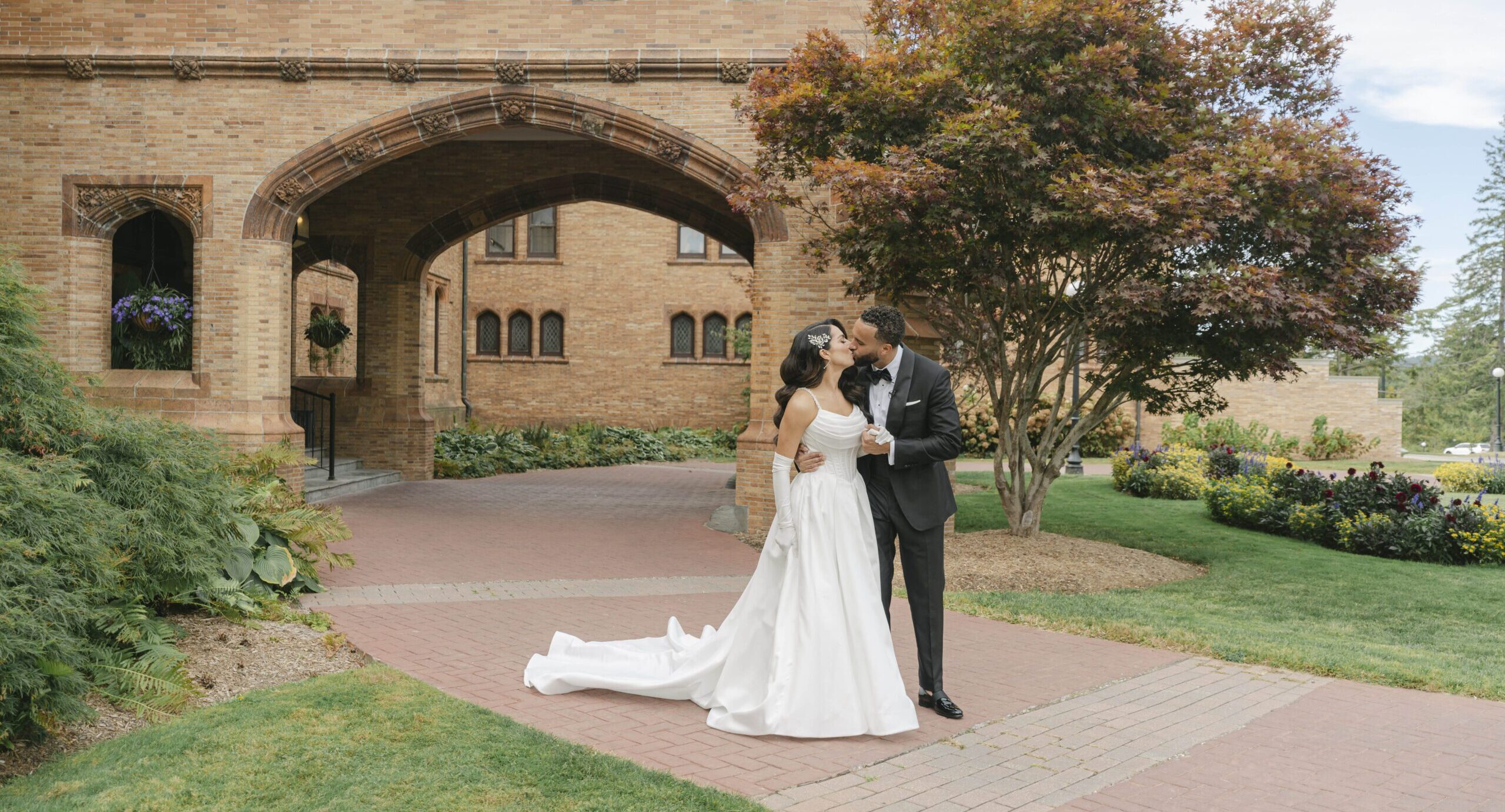 Ất Dậu 2005 năm 2026 khi chọn ngày ăn hỏi cần tránh các ngày xấu để có khởi đầu thuận lợi 