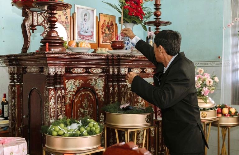 Ngày làm lễ ăn hỏi nên là ngày hoàng đạo và có sự xuất hiện của cát tinh